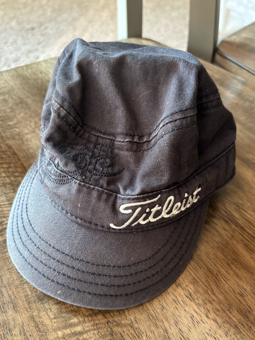 Titleist - Flower Embroidered Vintage Navy Golf Cap